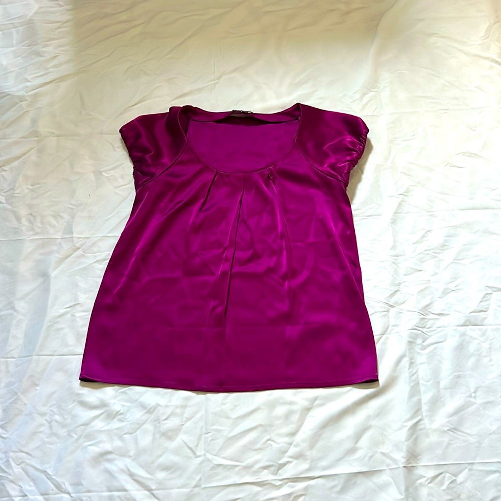 Size s theory top. Magenta satin and in good condition.